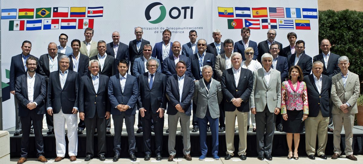 Representantes de las empresas miembro de la OTI reunidos en Miami para el relanzamiento de la organizacion. (PRNewsFoto/OTI)