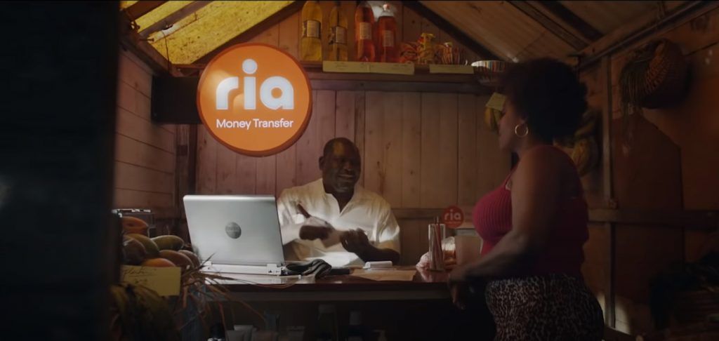 Soñadores_Sra Rushmore_Familiar de Wizarchy recibe el dinero que envía desde España a través de RIA