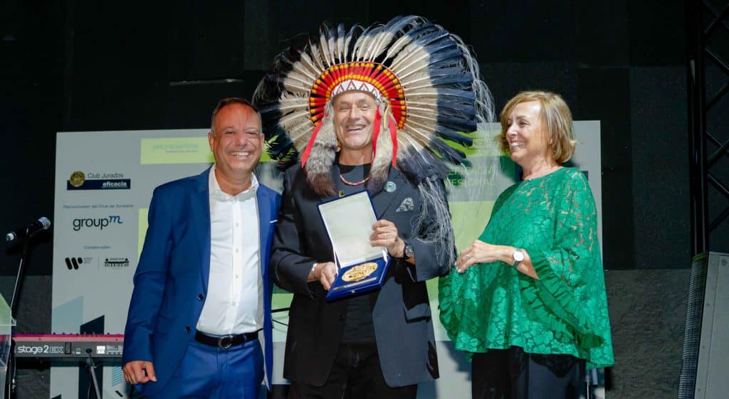Premio Club Jurados Eficacia a la Trayectoria Profesional para Roberto Lara_colgar
