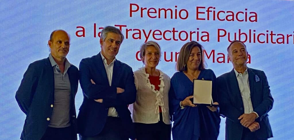 Telefónica recibe el Premio a La trayectoria Publicitaria de una Marca 2024_Cu¡lub de Jurados de los Premios eficacia aea