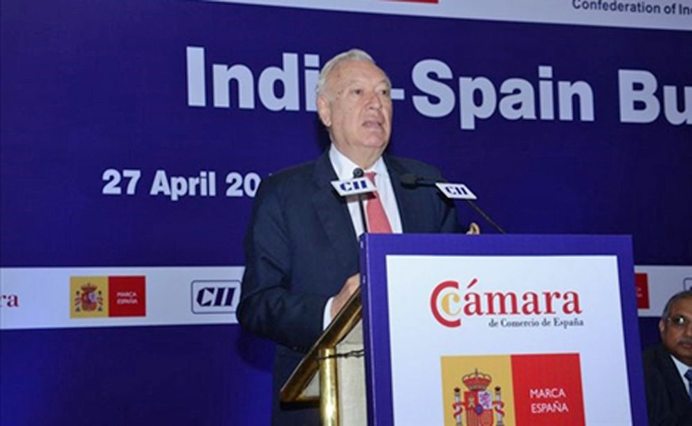 El Ministro de Asuntos Exteriores, José Manuel García Margallo, se dirige e los empresarios indios y españoles que participaron en el Foro España India. © Confederation of Indian Industries (CII).
