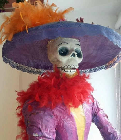 Los muertos actúan como anfitriones en la Embajada de México en Madrid durante las celebraciones de difuntos. © Eastwind.
