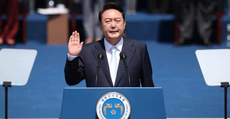 ROK's President Yoon Suk Yeol lifts martial law and now faces impeachement motion