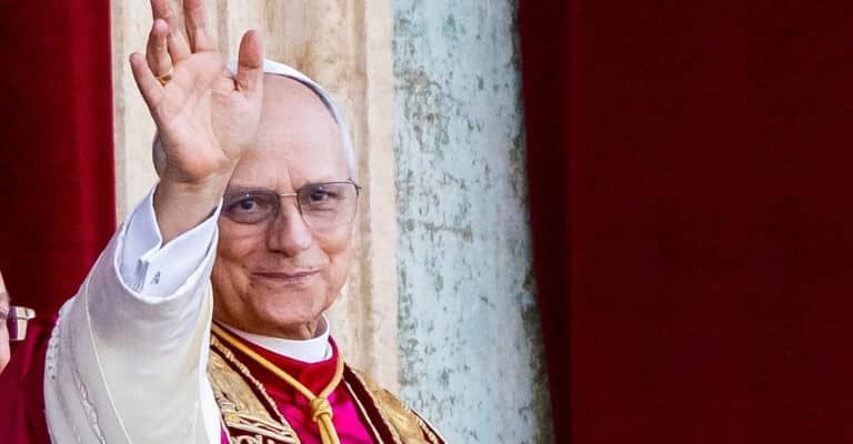 El nuevo Papa León XIV 'dixit': Hoy día…la falta de fe lleva a menudo consigo la violación de la dignidad de la persona en sus formas más dramáticas…Es urgente dar testimonio…y lo digo ante todo por mí, sucesor de Pedro
