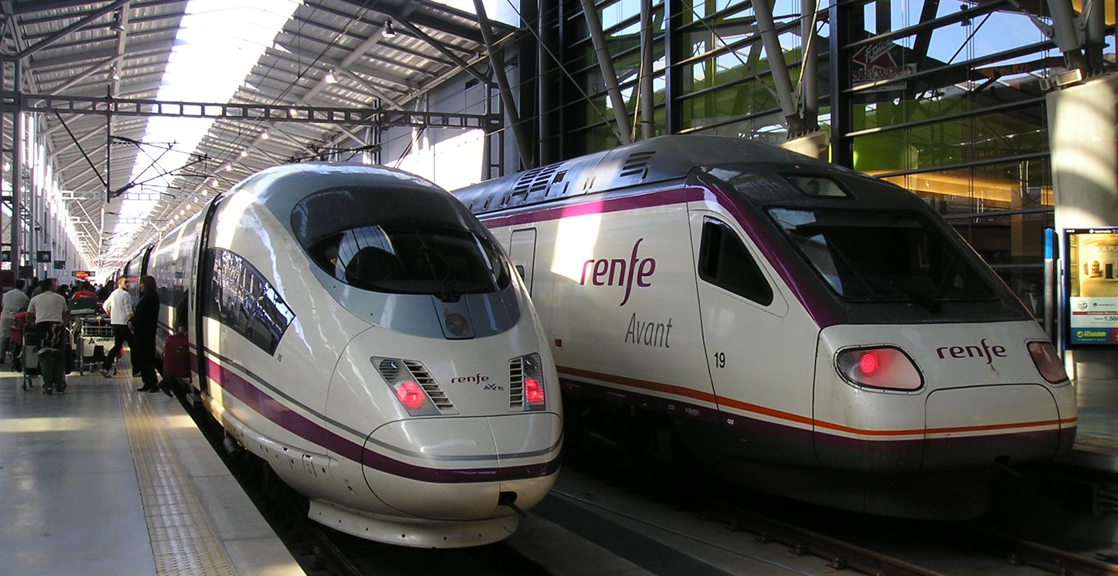 AVES de Renfe en la estación María Zambrano_Malaga
