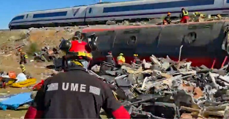 Al menos 64 muertos y más de 100 heridos por el choque de trenes de alta velocidad en Toledo: Caída del ya obsoleto LZB unida a la errónea gestión humana del problema posible causa del accidente
